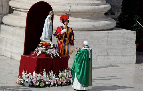 pope francis and mary